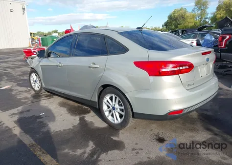 2015 Ford Focus Se z USA, uszkodzony, nr VIN 1FADP3F21FL294268